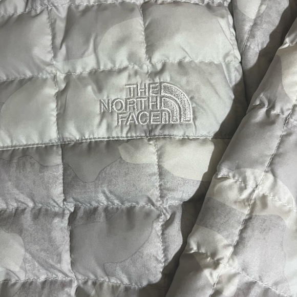 THE NORTH FACE Thermoball Eco Jacket - Women's size Small - Picture 3 of 7